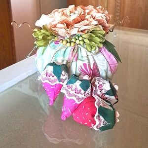 -Decorative pumpkin 18" around and  with 4 little strawberries 🍓 + a free